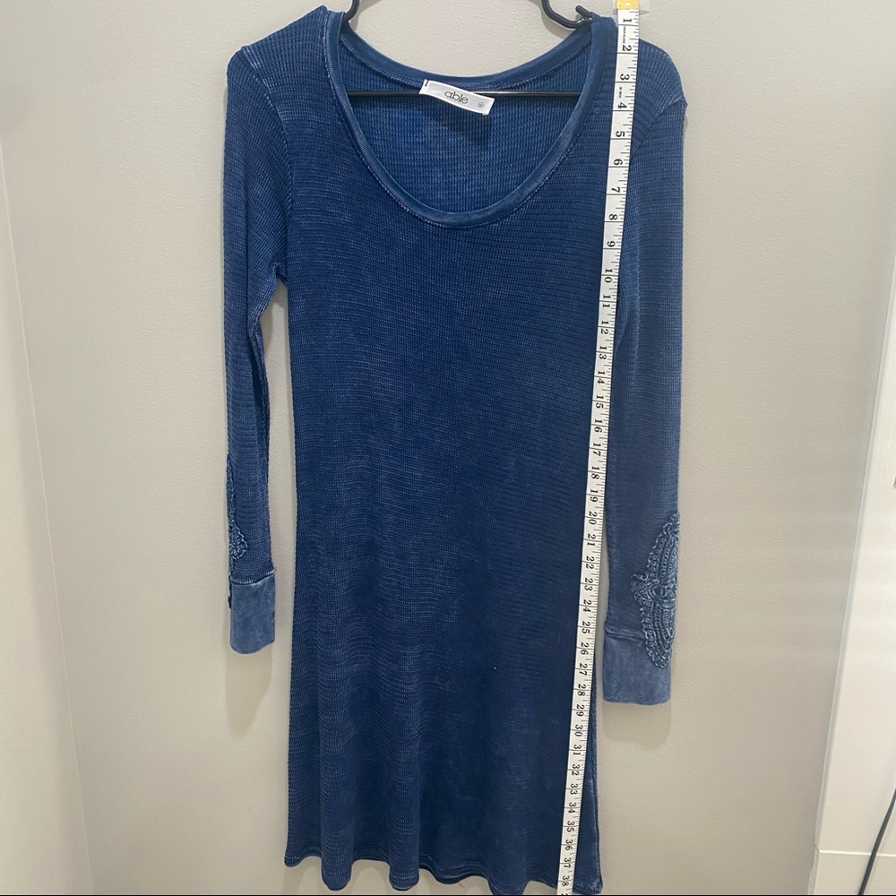 Able long sleeve women’s M dress